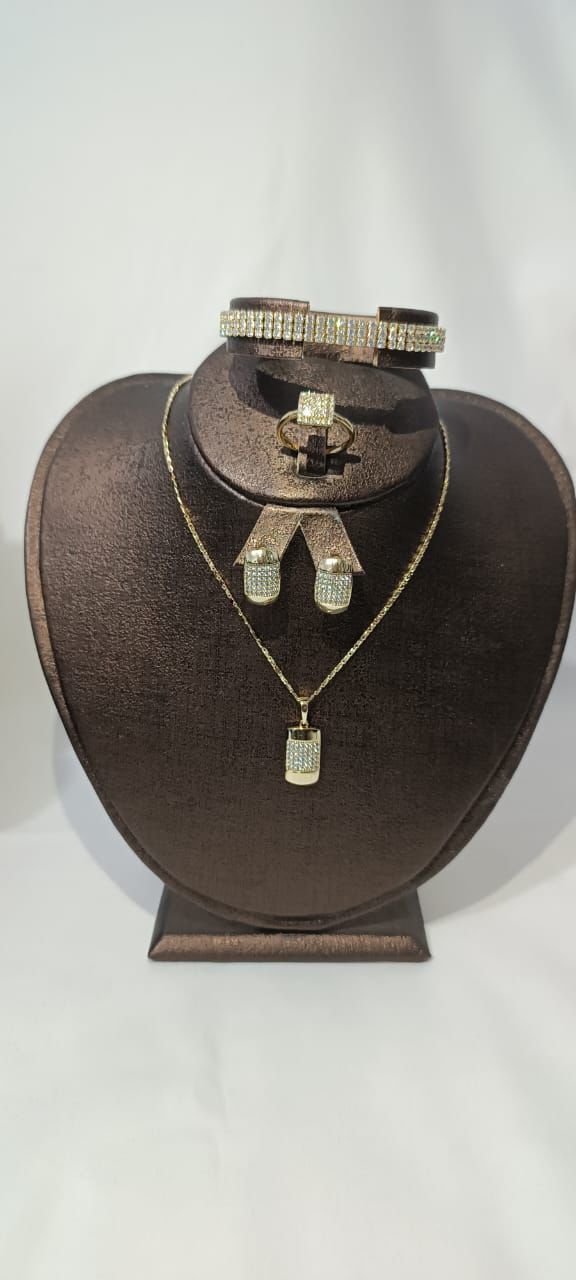 Parure Élégance Rectangulaire - Collier, Boucles, Bague & Bracelet